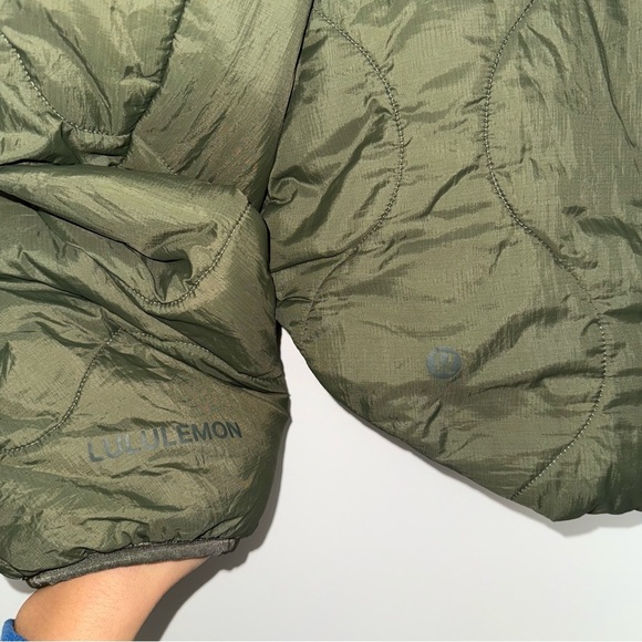 Lululemon Quilted Light Insulation Cropped Jacket
Ether Green - Picture 5 of 10